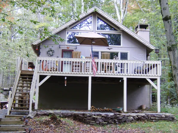 1008 Locust Dr, Newfoundland, PA 18445