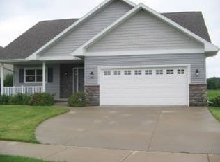 3875 Edgewood Rd, Oshkosh, WI 54904