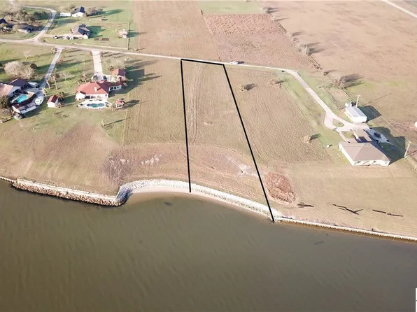 N Bay Shore Dr, Pt Lavaca, TX 77979