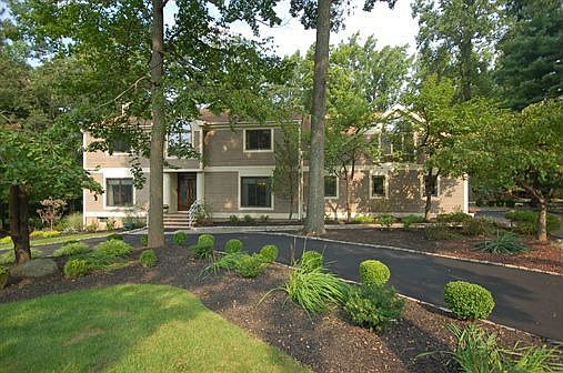 1st image of 3 Hamilton Dr E