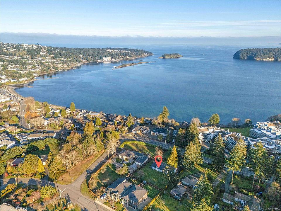 1st image of 2555 Departure Bay Rd