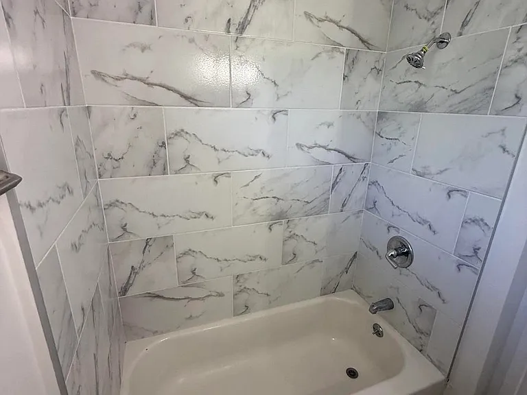 536 N Sweetzer Ave #17 — Photo 15