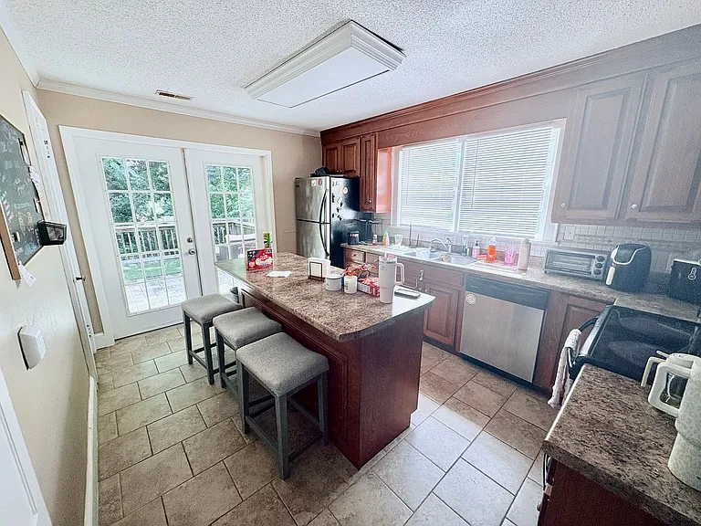 266 Riggs Dr — Photo 6