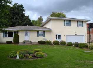 1249 Leonard Point Rd, Oshkosh, WI 54904