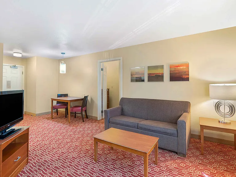 2 Bedroom Suite - 2 Queen Beds