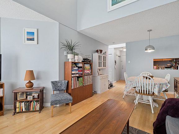 5th image of 1345 Comox St #407