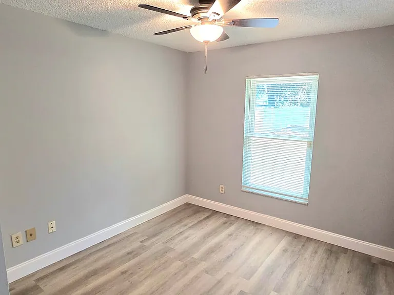 1340 Paradise Ln — Photo 22