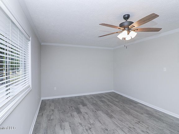 2nd image of 110 Bermuda Dr
