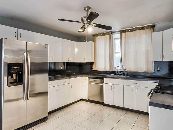 4th image of 61 Boxwood Ln
