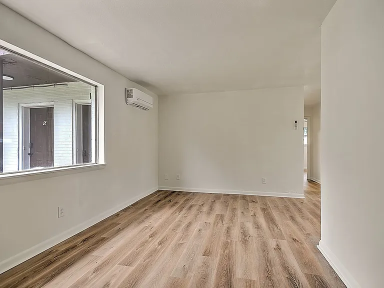 718 W G St — Photo 33