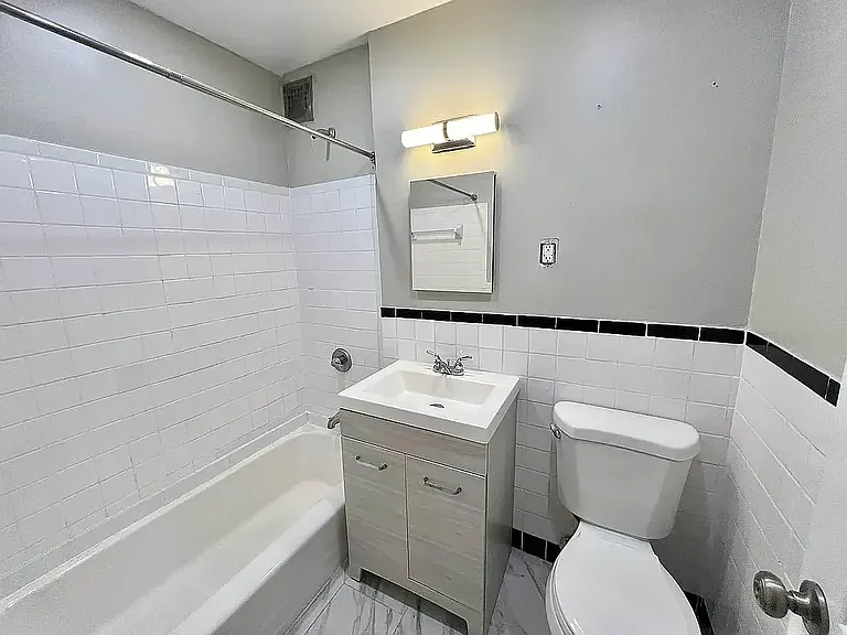 210 W 251st St #1B — Photo 4