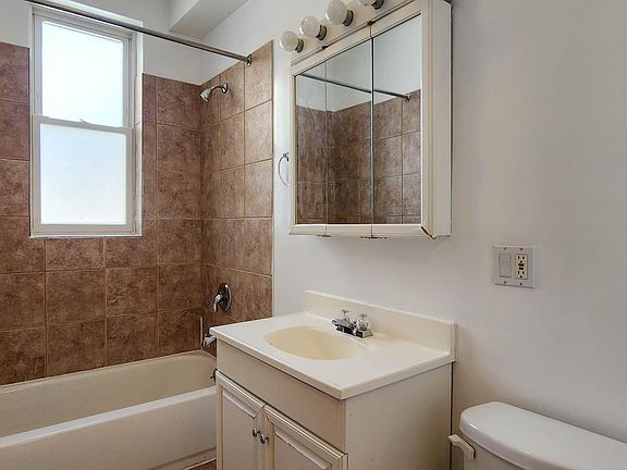 4th image of 3331 N Paulina St #3