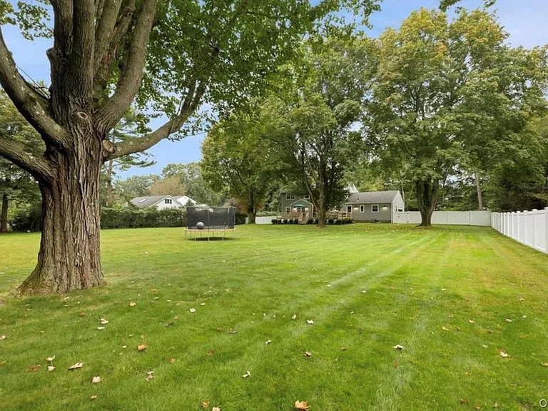 240 Plainview Rd — Photo 19