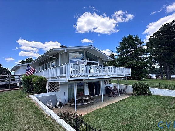 3rd image of 224 Kelly Dr
