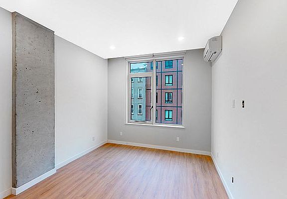 5th image of 881 Lexington Ave #305