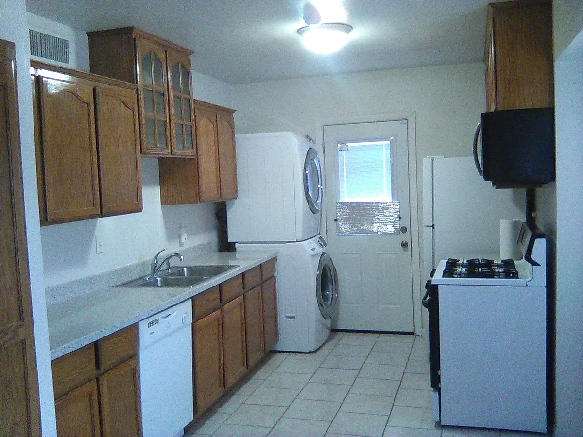 Building Photo - 857 Oleander Ave