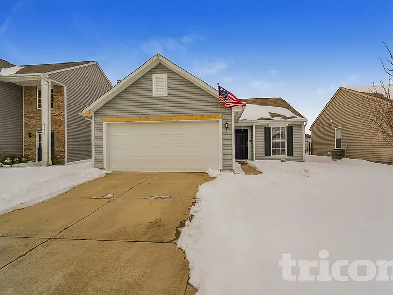 1420 Pencross Ln — Photo 1