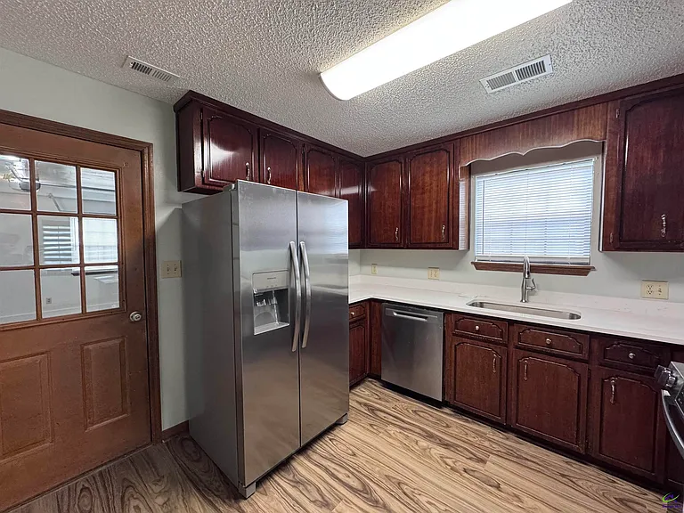 111 Rainbow Ave — Photo 5