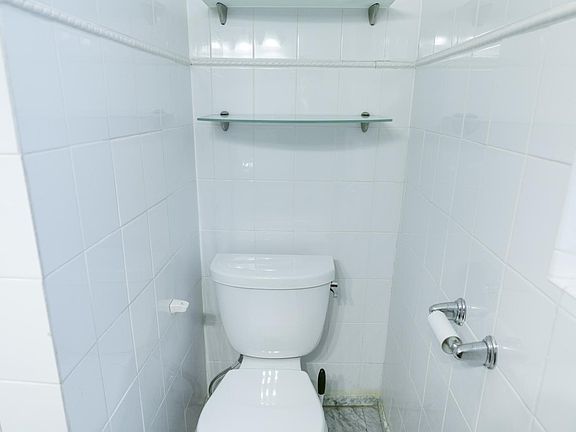 4th image of 1420 W Argyle St #2