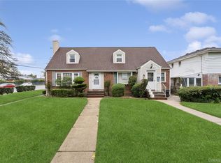 5 Seaton Gate, Valley Stream, NY 11580