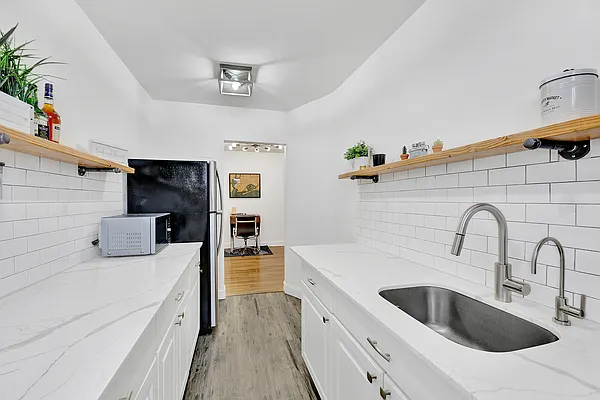 Sold by REMAX Elite | media 2