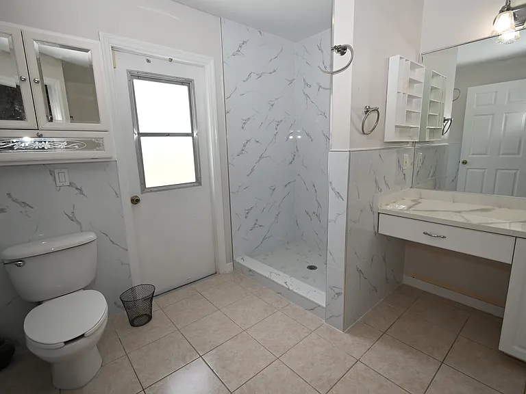 136 SE 19th Ln — Photo 11