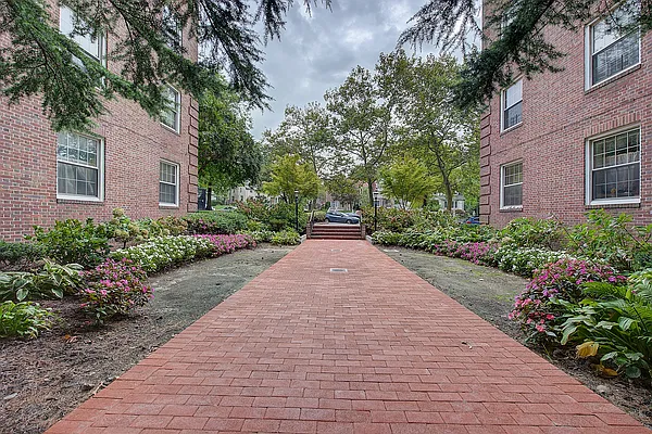 Sold by Landmarc Group | media 85