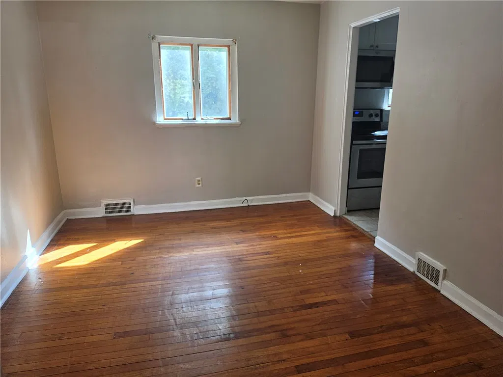 3 bed, 1000 sqft, $1,600 — Photo 4