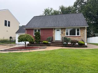 40 Oxford Ave, Saddle Brook, NJ 07663