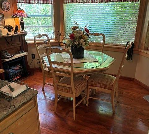 3rd image of 189 Heath Dr