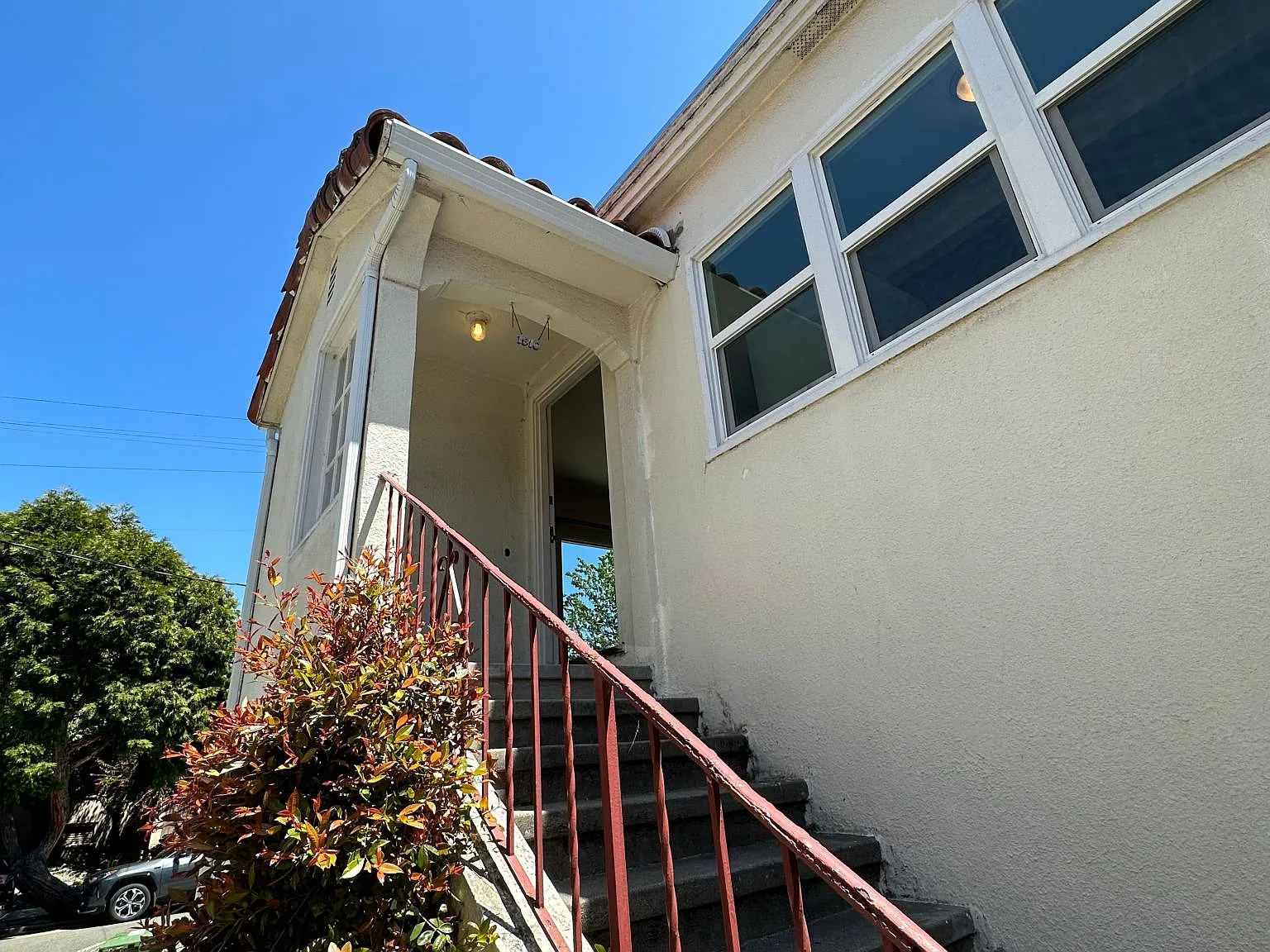 1910 Grant St — Photo 1