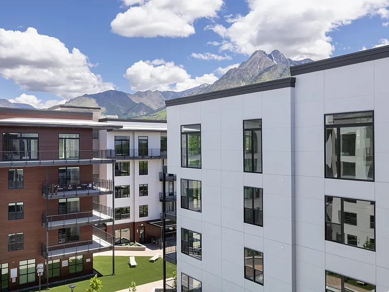 The Grandeur | Mountain View