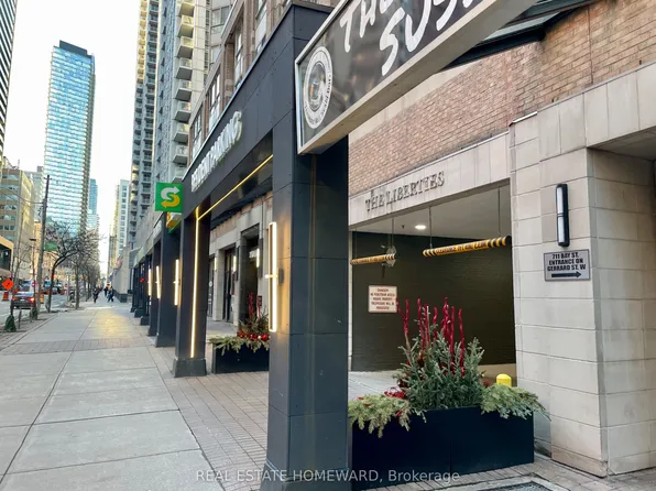 711 Bay St, Toronto, ON