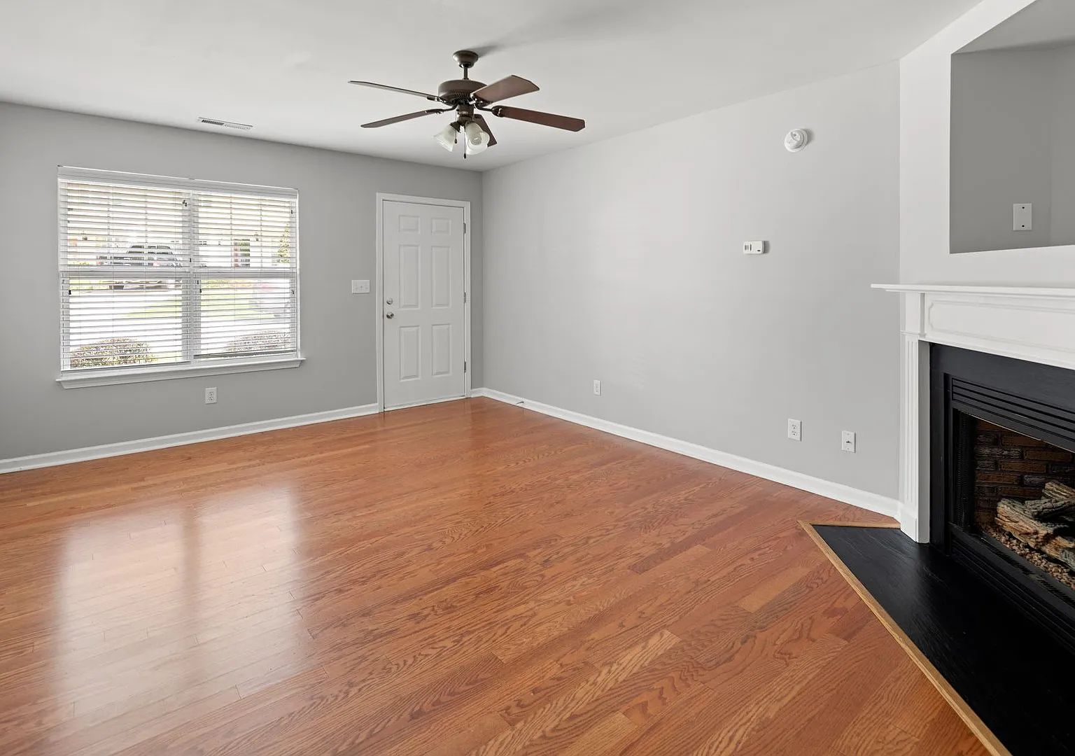 Lovely Townhome - Great Fletcher Location! — Photo 2