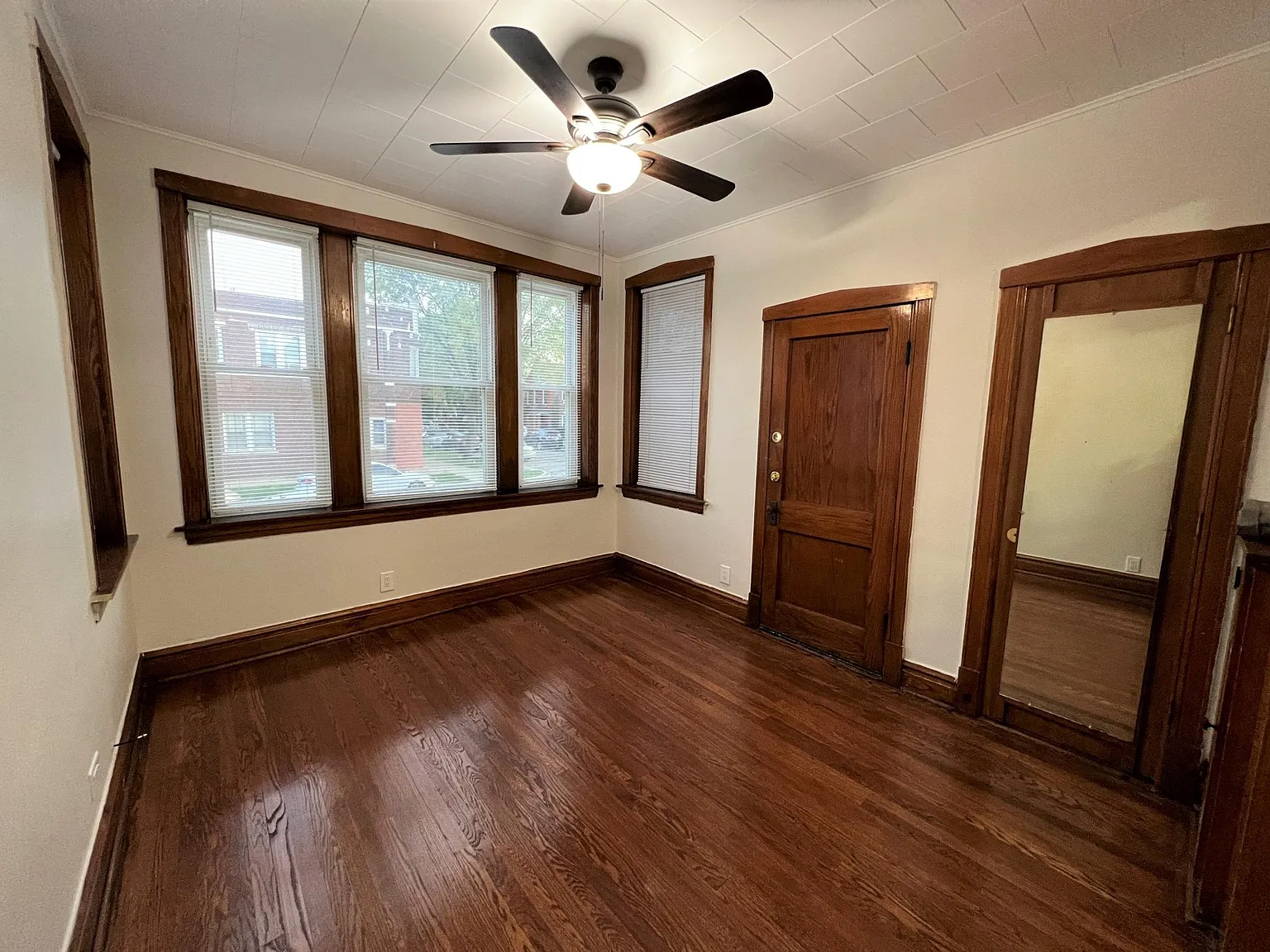 2926 W 40th Pl — Photo 2