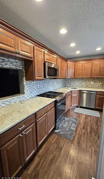 16 Lyon Ln — Photo 3