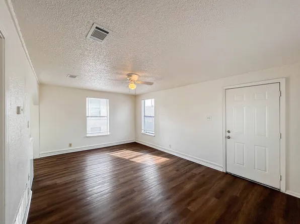 1400 N Elm St APT 4, Denton, TX 76201