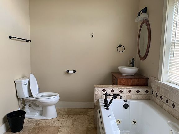 4th image of 3232 Limestone Rd