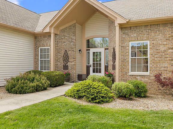 2nd image of 8256 Thorn Bend Dr