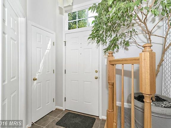 5th image of 10813 Dewey Way E