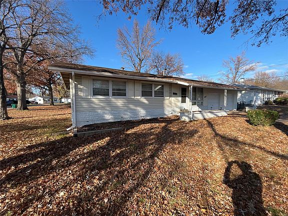 3rd image of 681 Bagnell Dr