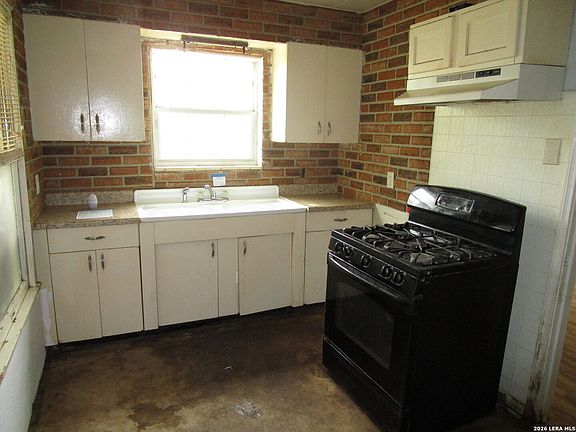 4th image of 311 Bushick
