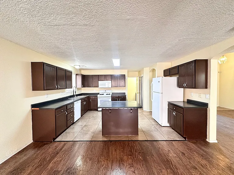 559 Sky Tower St SW — Photo 7