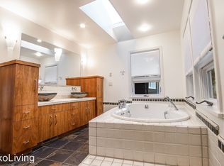 2980 SW Montgomery Dr, Portland, OR 97201