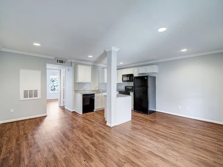 835 Heights — Photo 4