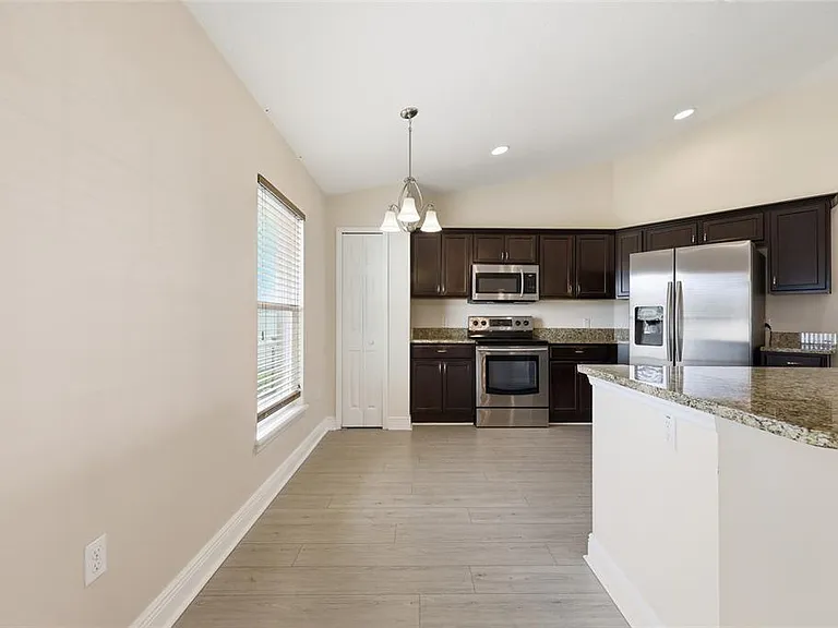 115 Maple Dr — Photo 13