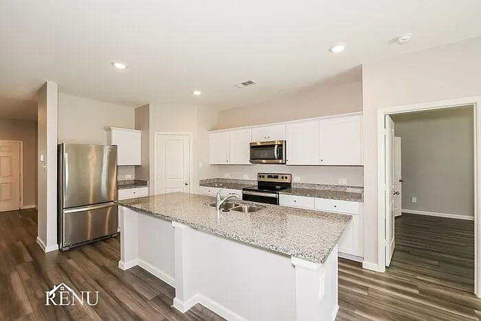 4 bed, 2.0 bath, 1827 sqft, $2,350 — Photo 2