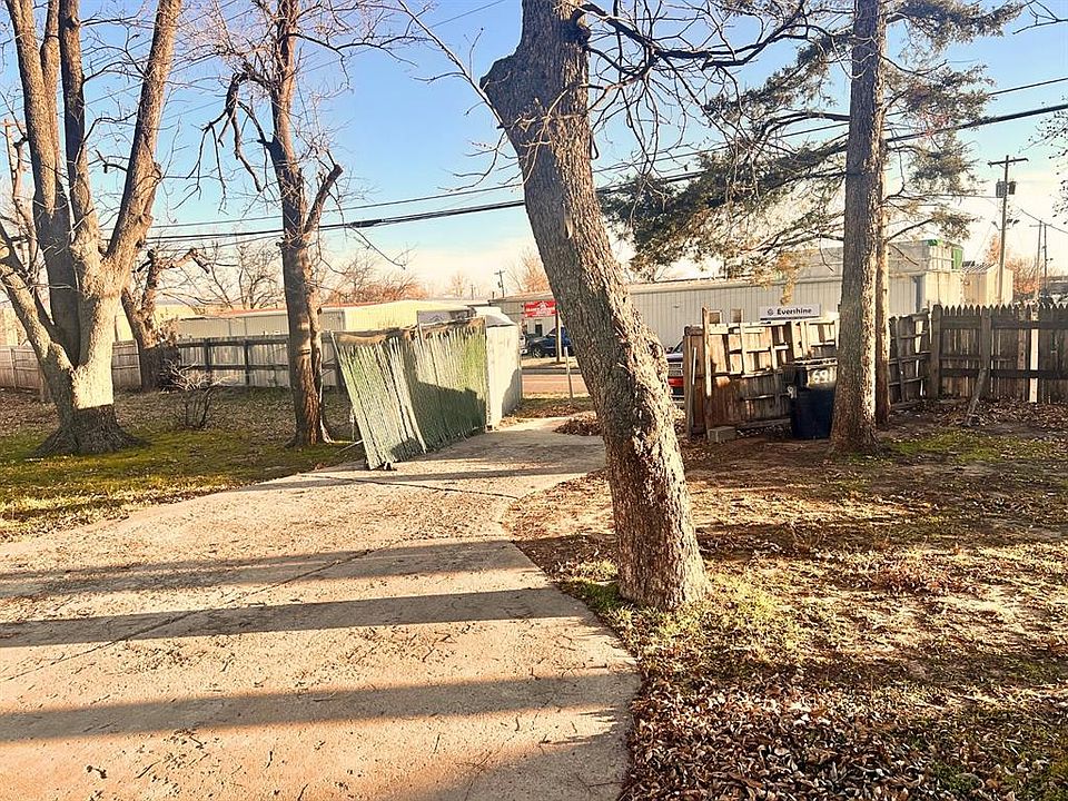 2nd image of 6911 Melrose Ln