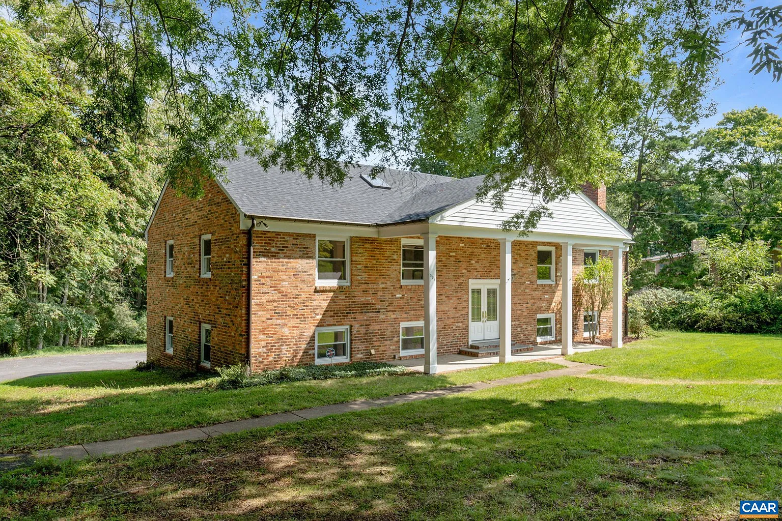 306 Gloucester Rd photo 1