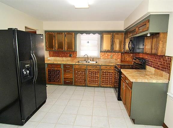 4th image of 1808 Montgomery St